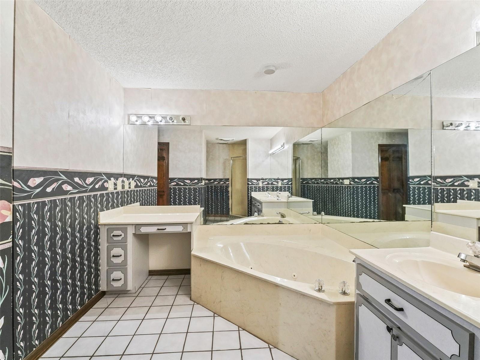 Image 18 of 42 For 722 Cr 312  