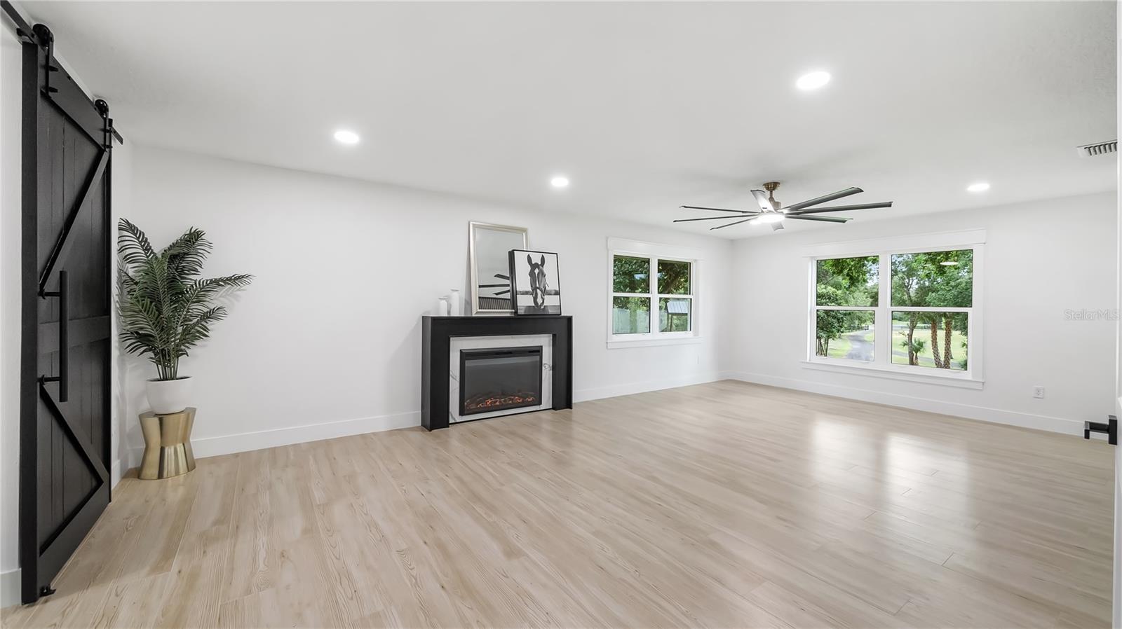 Image 34 of 77 For 15520 Vinola Drive