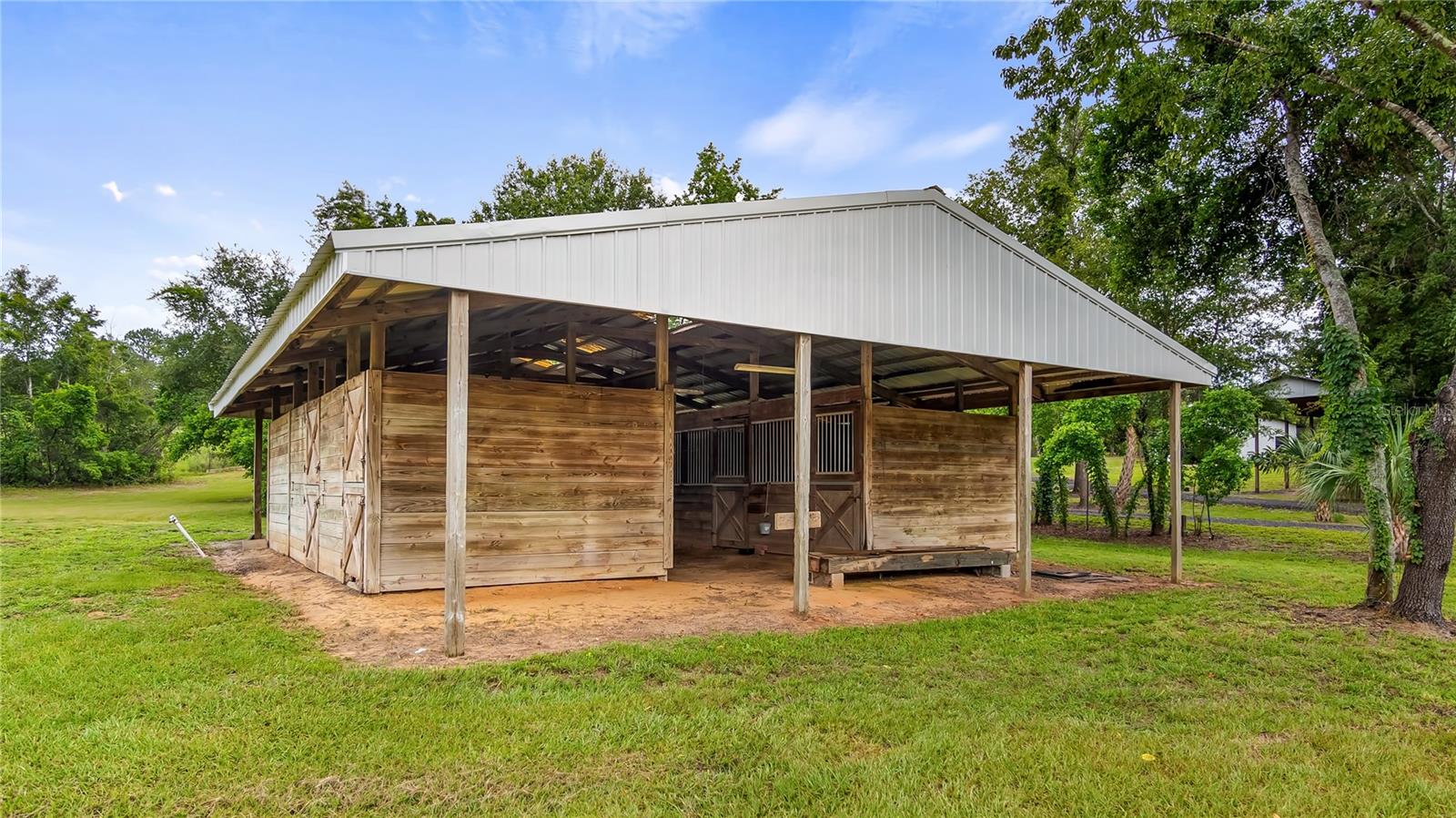 Image 64 of 77 For 15520 Vinola Drive