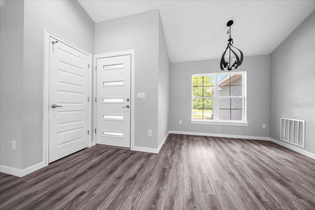 Listing photo id 8 for 6755 Edelweiss Way