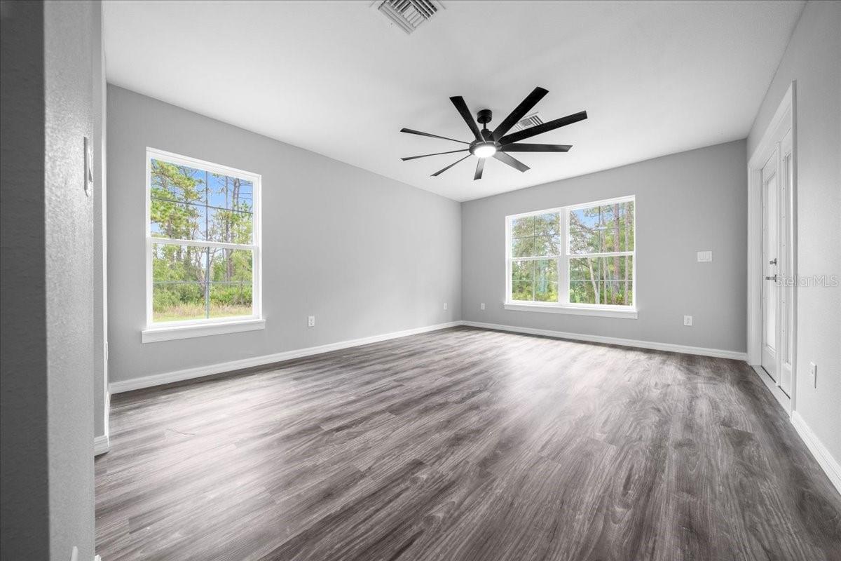 Listing photo id 10 for 6755 Edelweiss Way