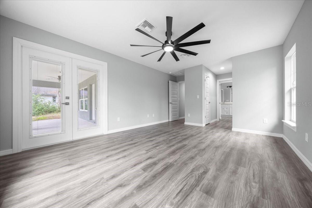 Listing photo id 11 for 6755 Edelweiss Way