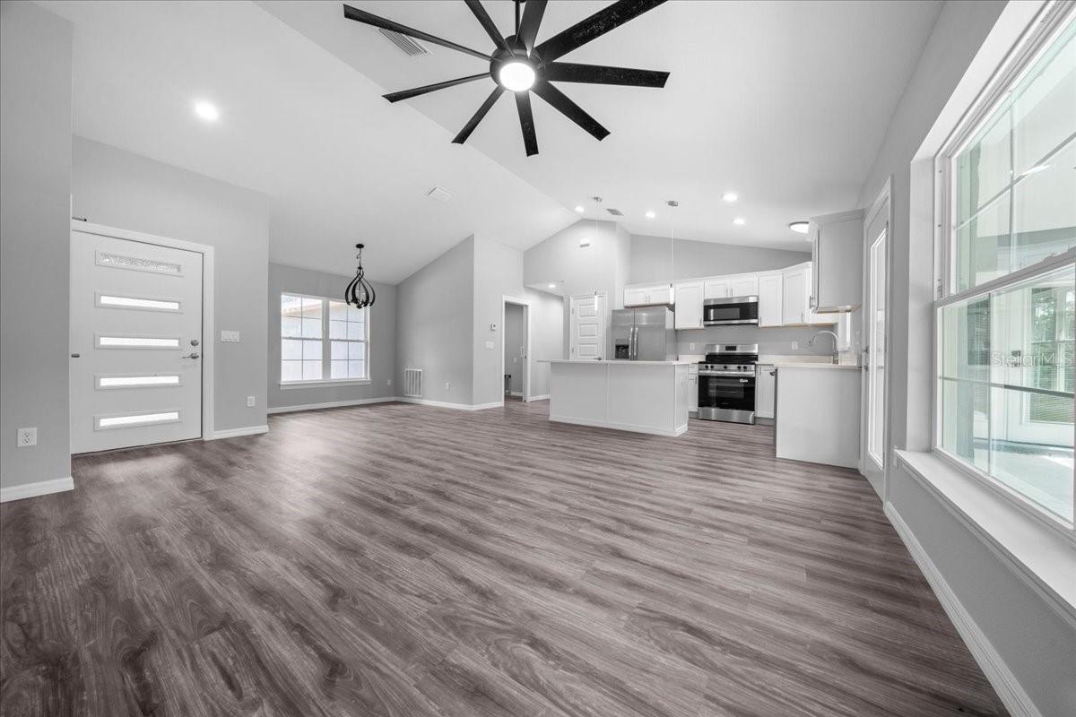 Listing photo id 2 for 6755 Edelweiss Way