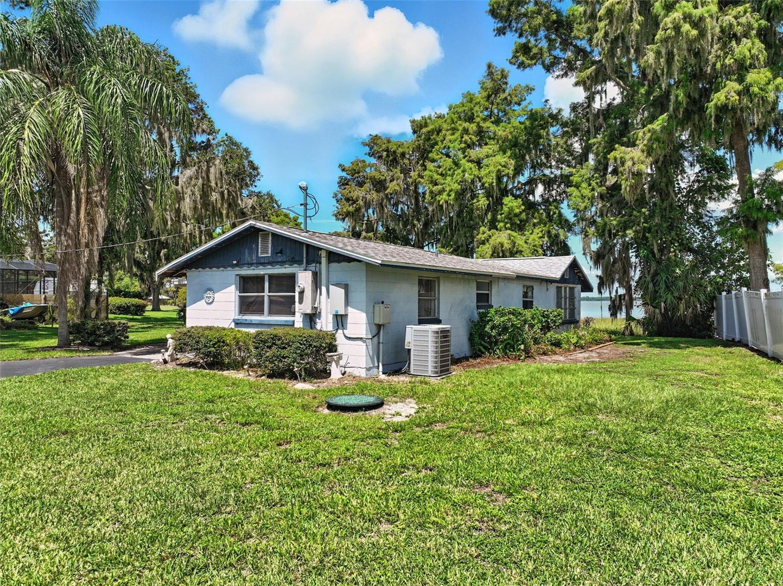 Image 28 of 57 For 32721 Lake Eustis Drive