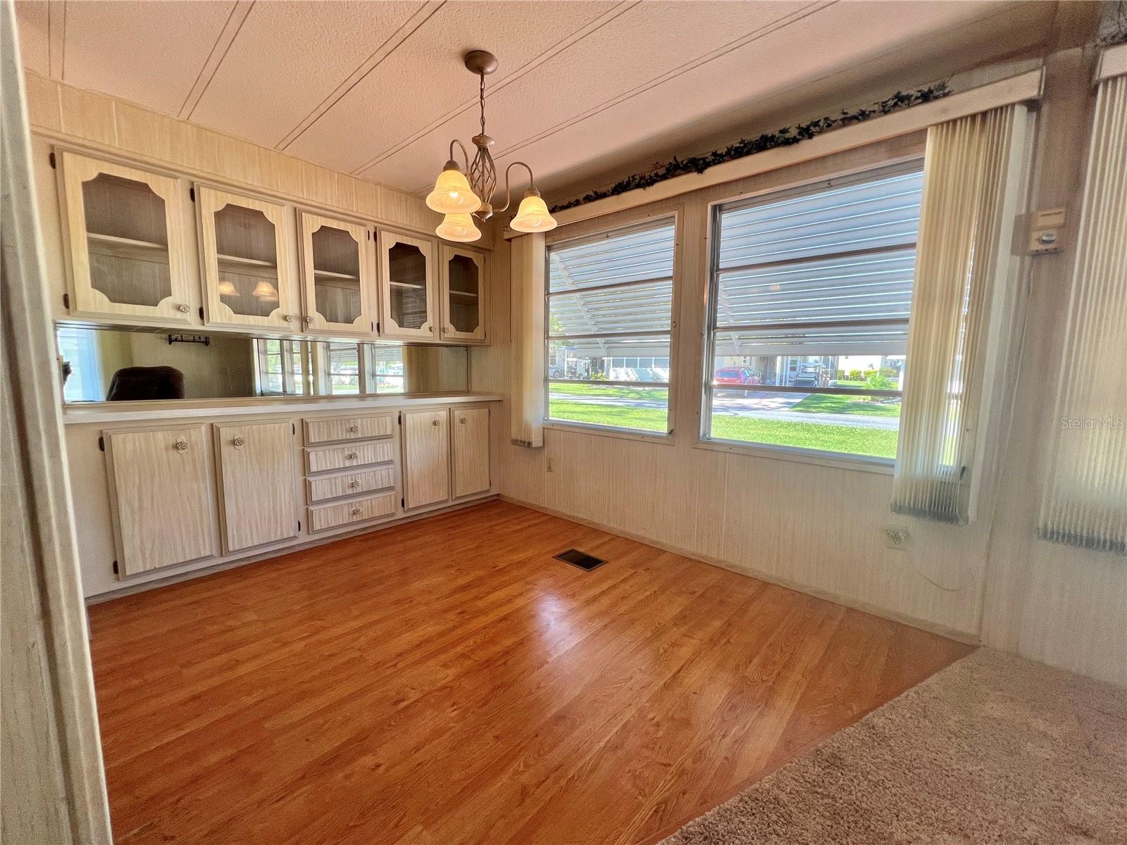 Image 3 of 49 For 428 Hawthorne Boulevard