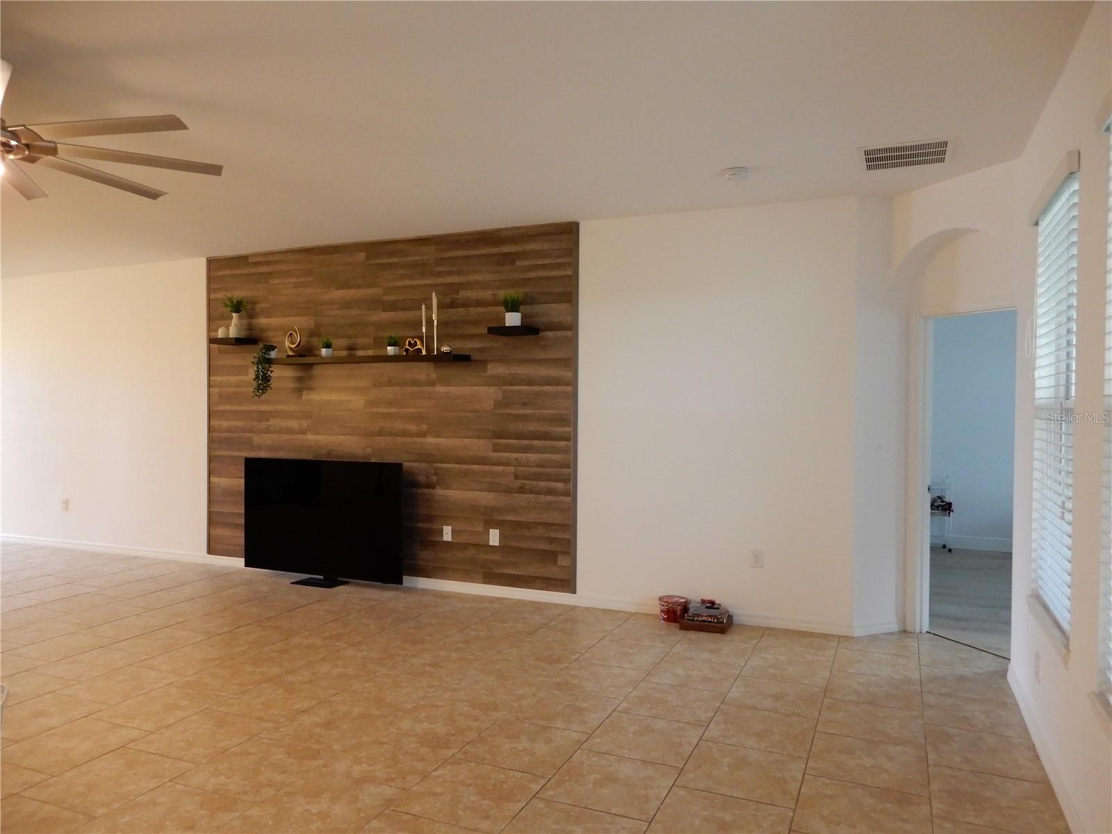 Image 4 of 33 For 1408 Diamond Loop Drive