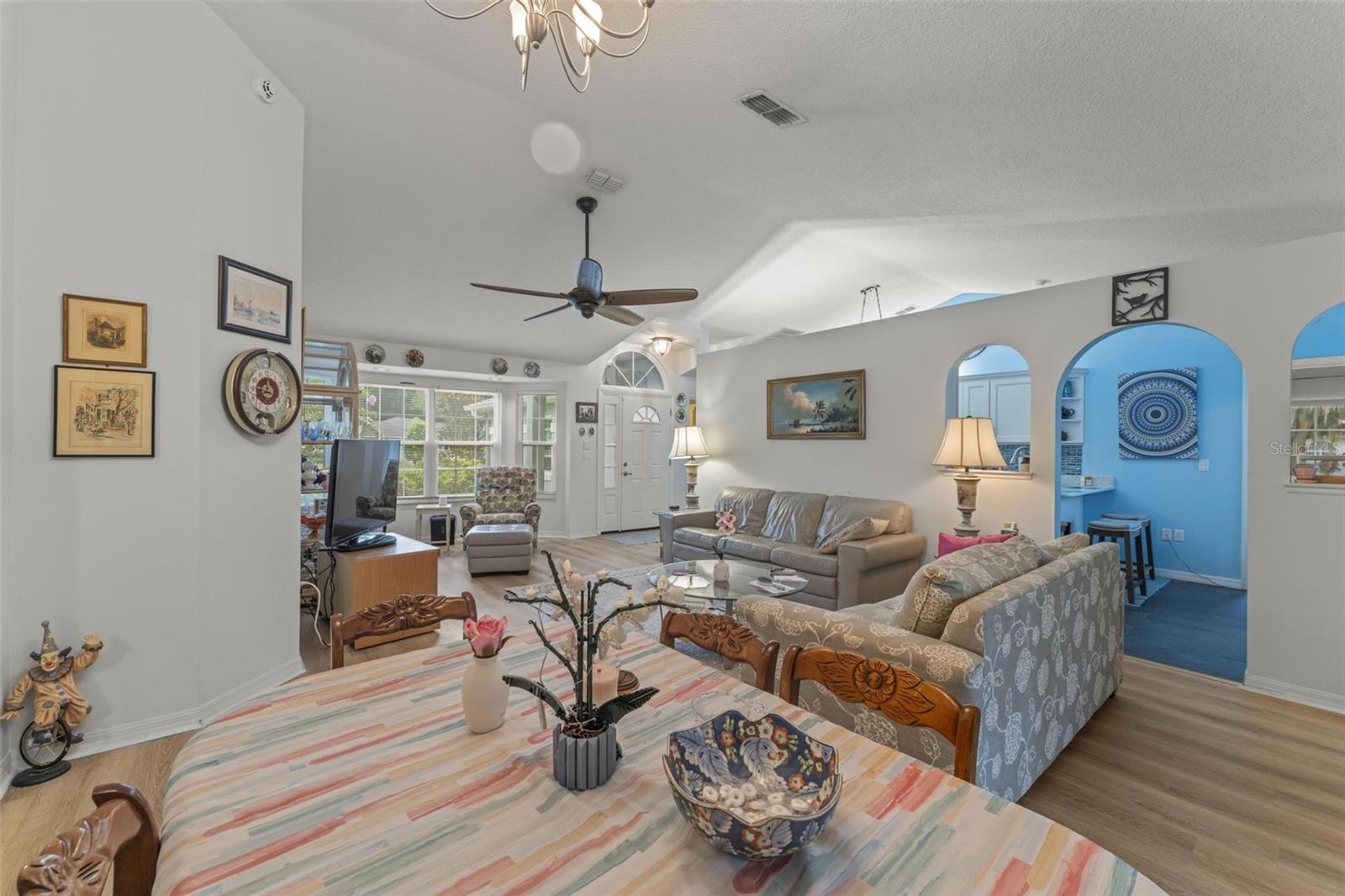 Image 19 of 56 For 11218 Fountain Lake Boulevard