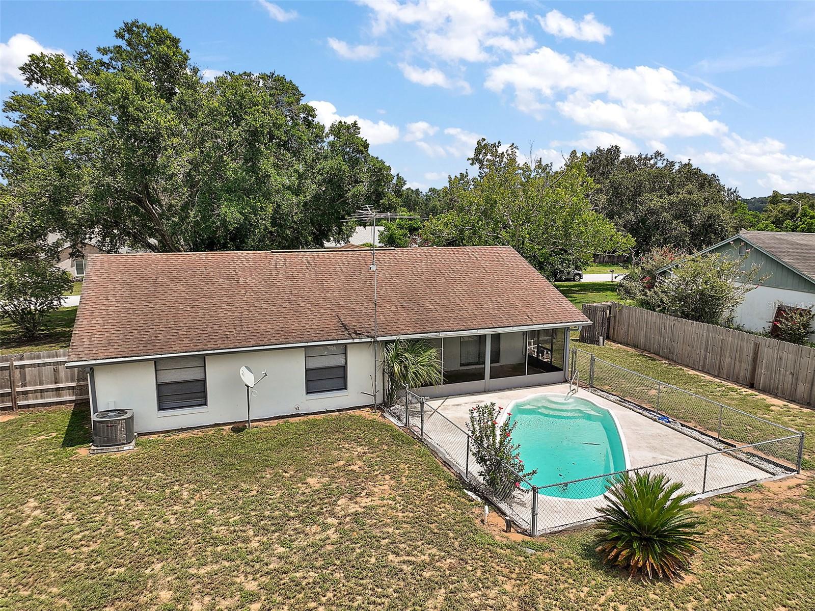 Image 22 of 36 For 17515 Hillside Drive