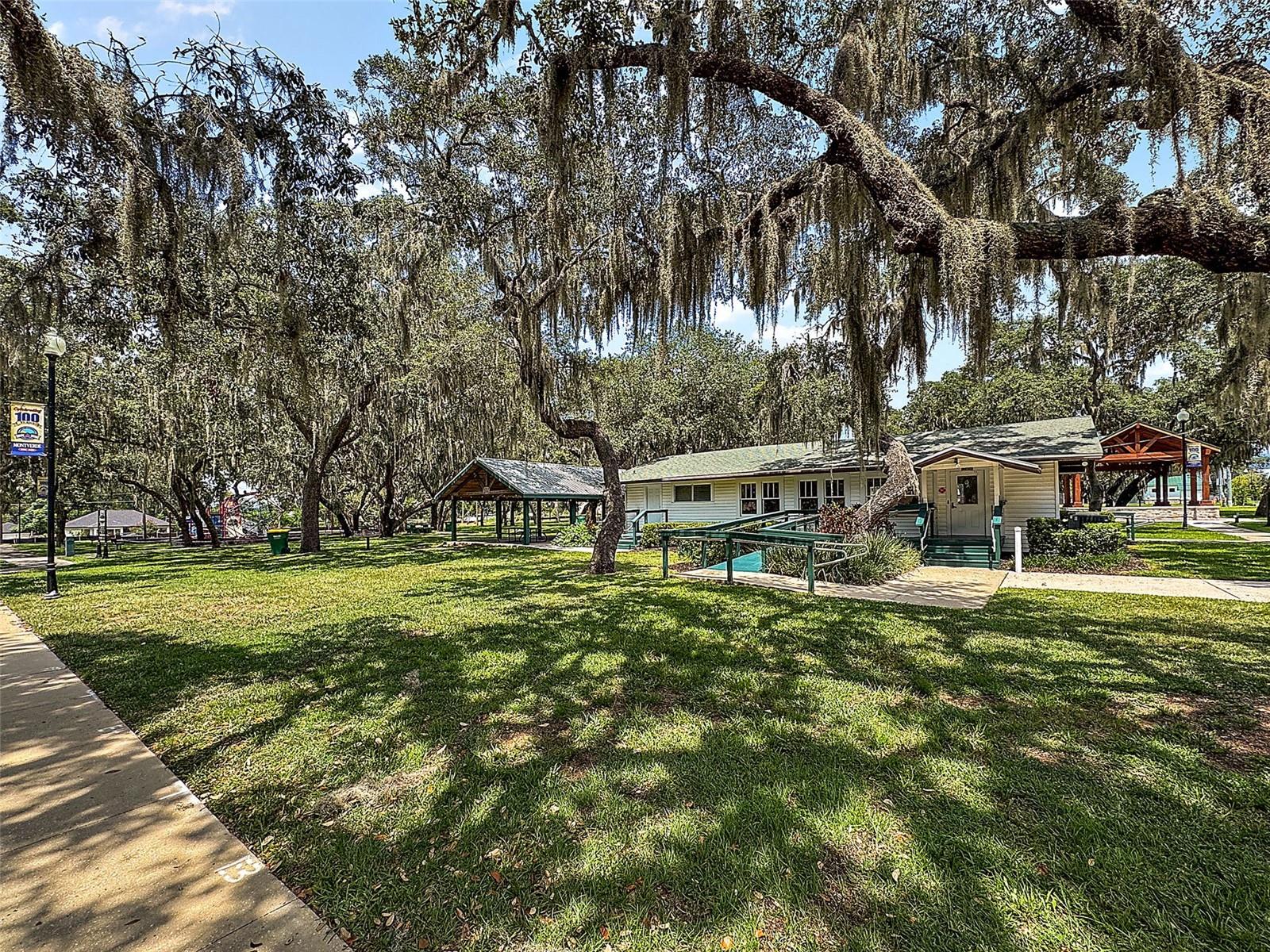 Image 28 of 36 For 17515 Hillside Drive