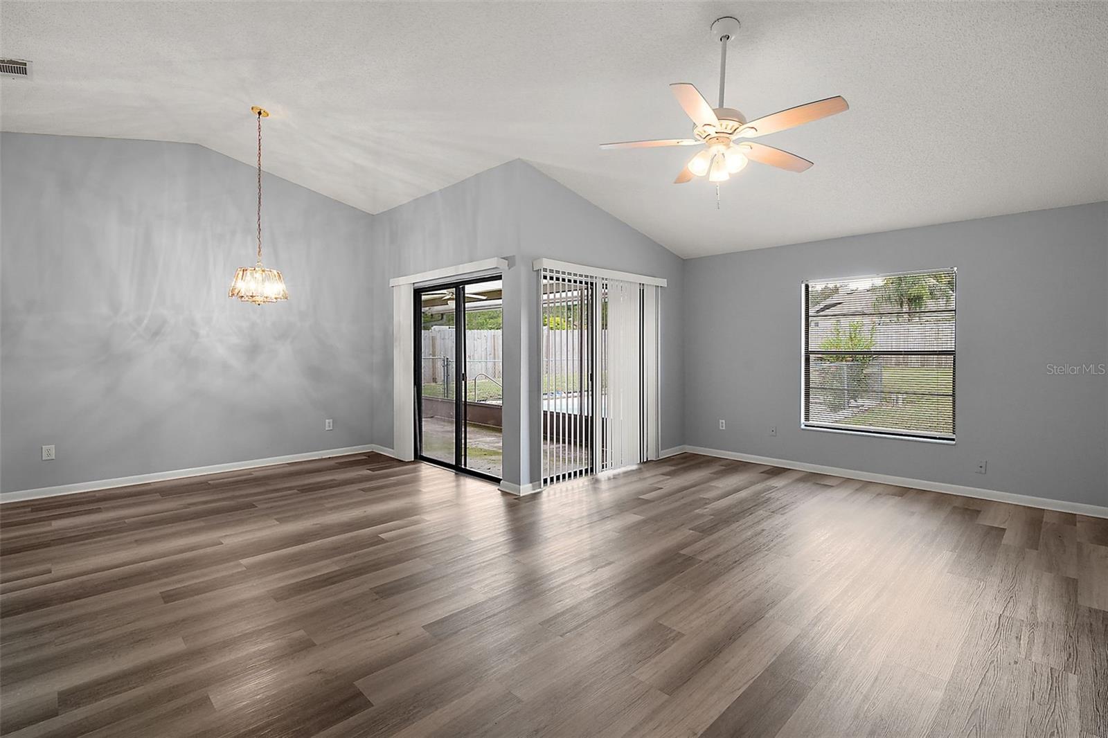 Image 4 of 36 For 17515 Hillside Drive