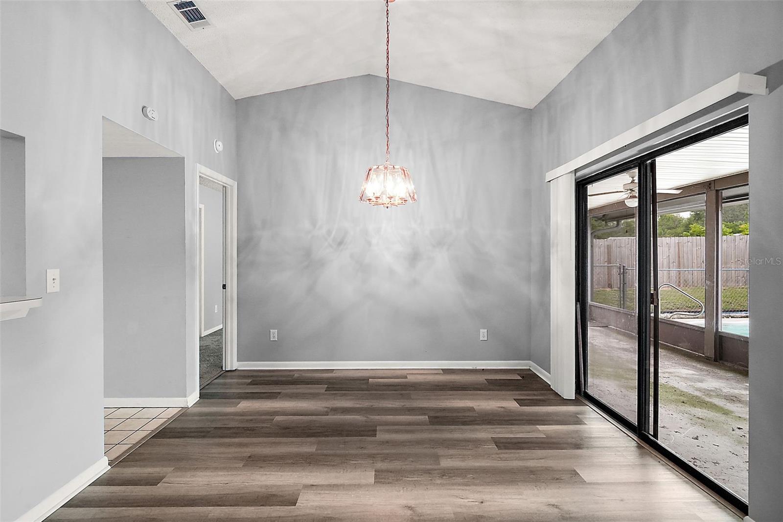 Image 5 of 36 For 17515 Hillside Drive