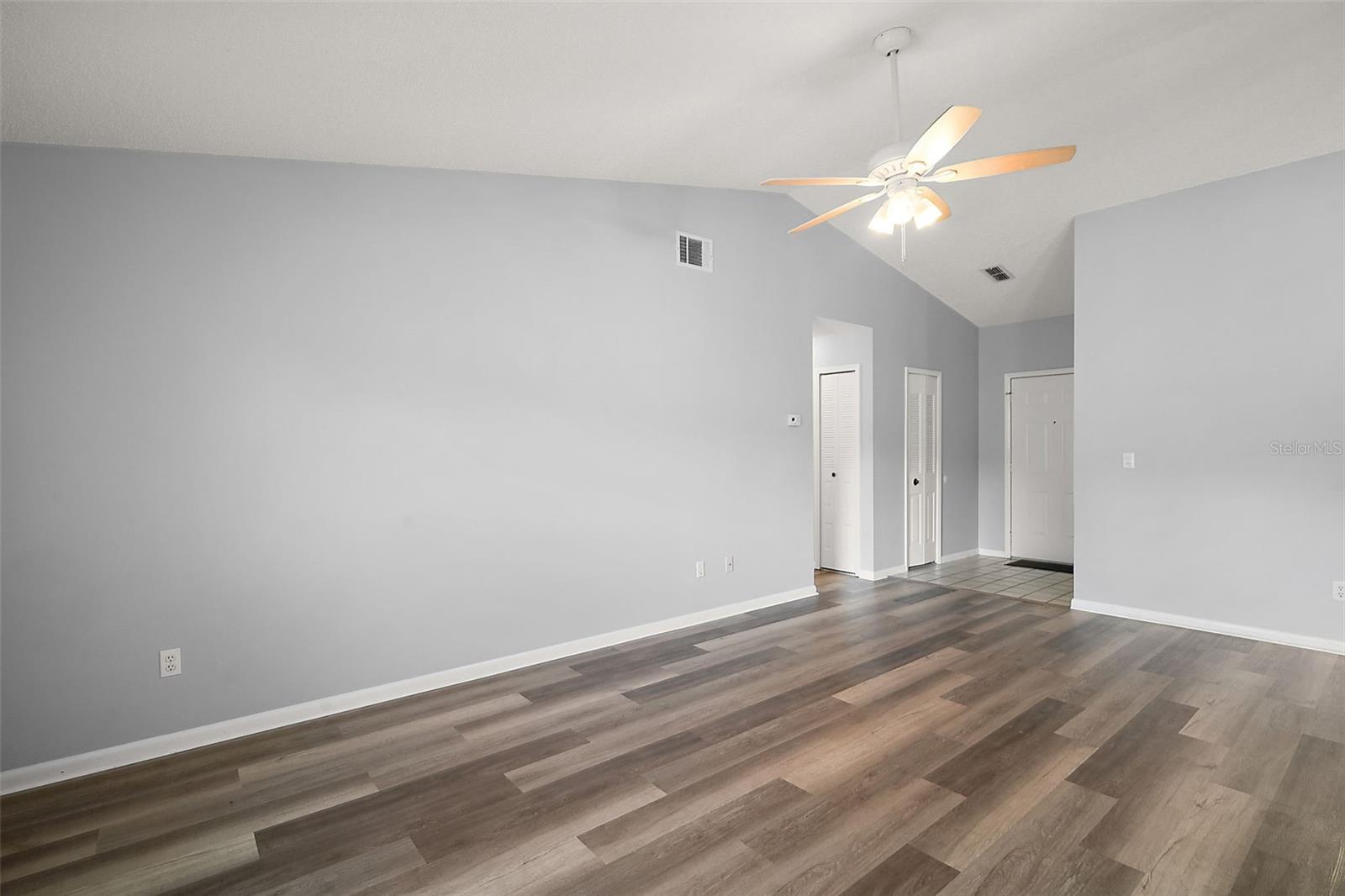Image 7 of 36 For 17515 Hillside Drive