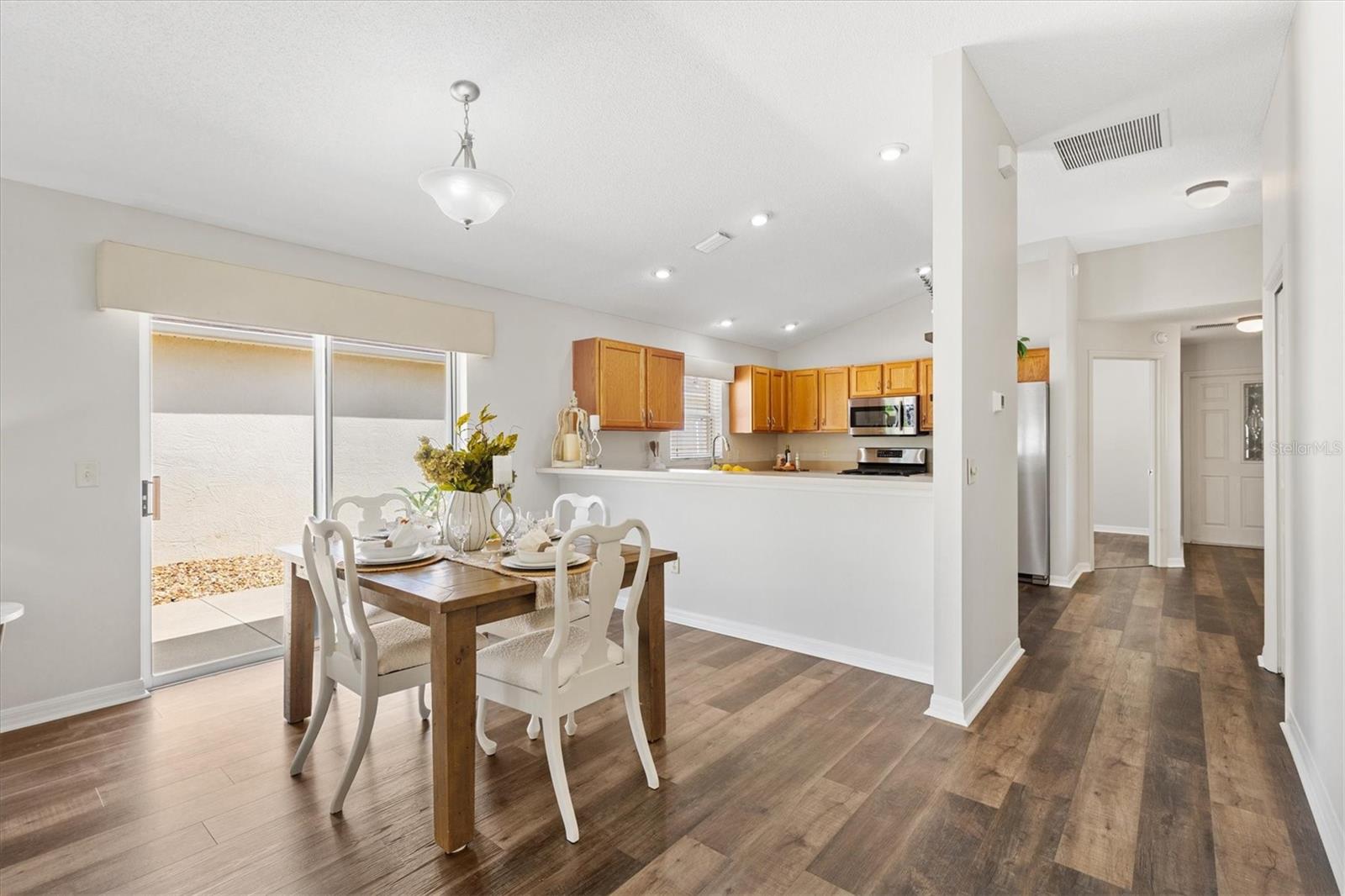 Image 11 of 42 For 610 Danbury Street