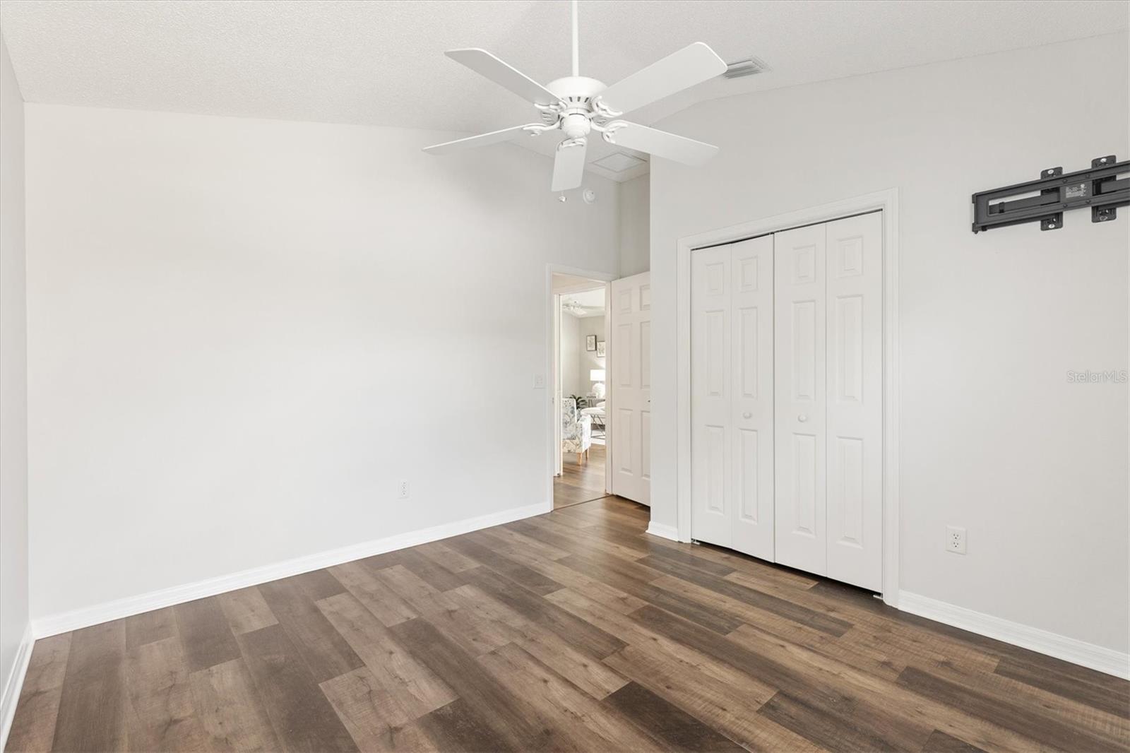 Image 21 of 42 For 610 Danbury Street