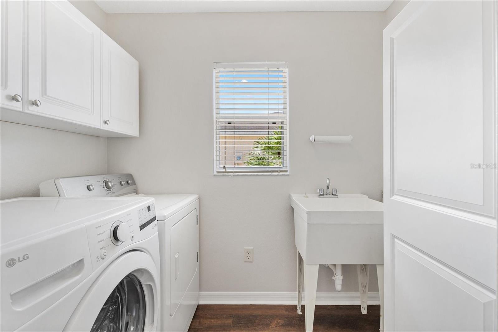 Image 25 of 42 For 610 Danbury Street