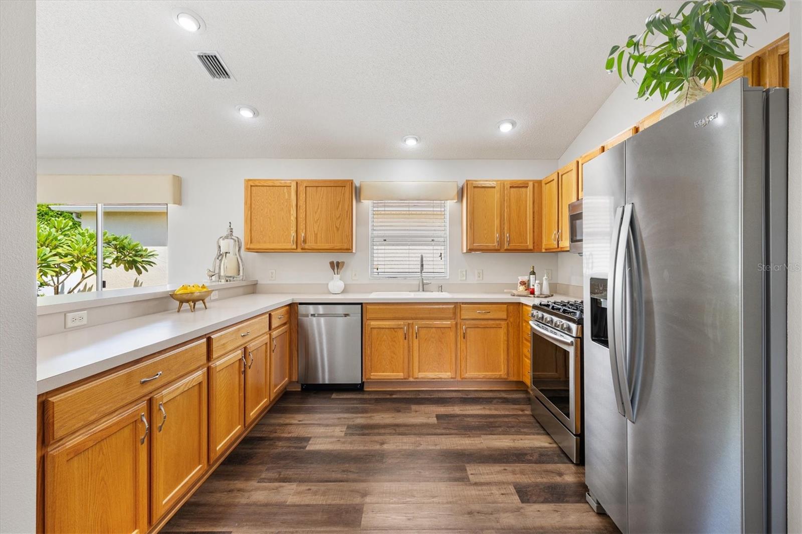 Image 4 of 42 For 610 Danbury Street