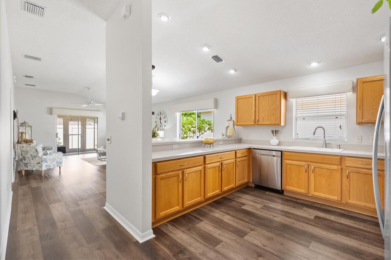 Image 5 of 42 For 610 Danbury Street