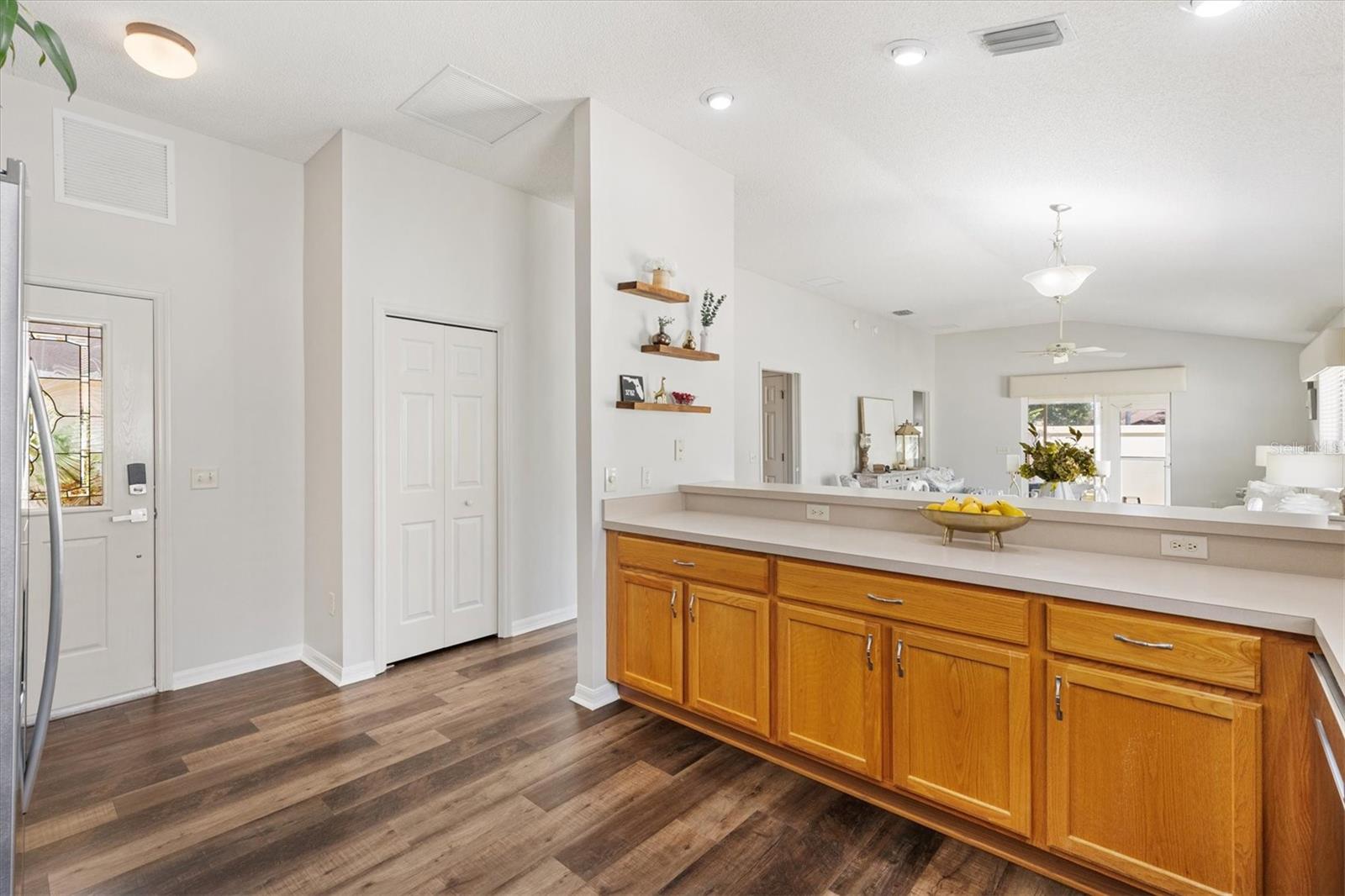 Image 6 of 42 For 610 Danbury Street