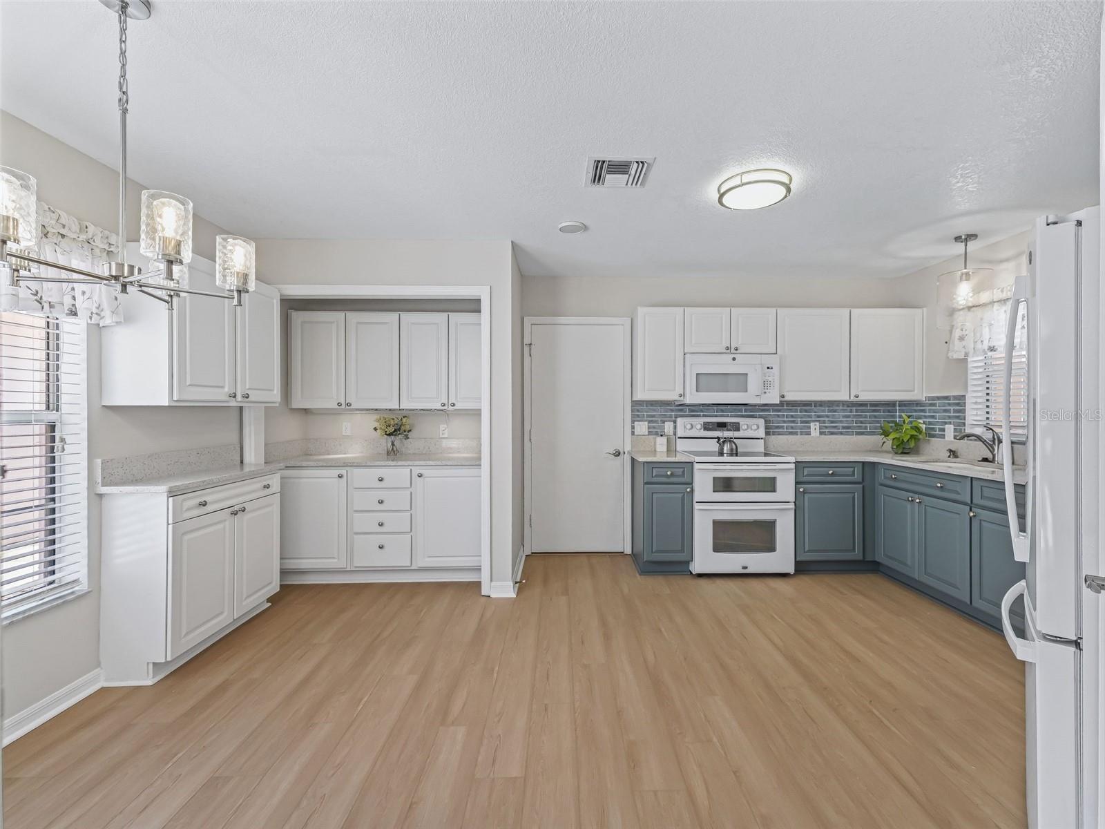 Image 7 of 31 For 1305 Santa Maria Avenue