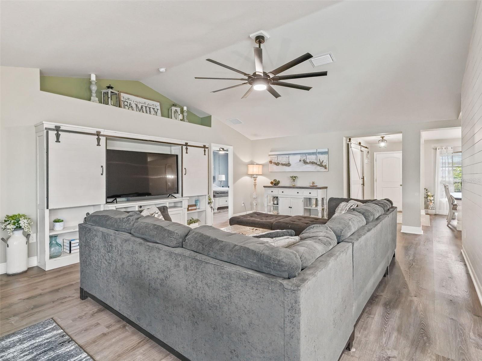 Image 11 of 36 For 9806 Pepper Tree Place