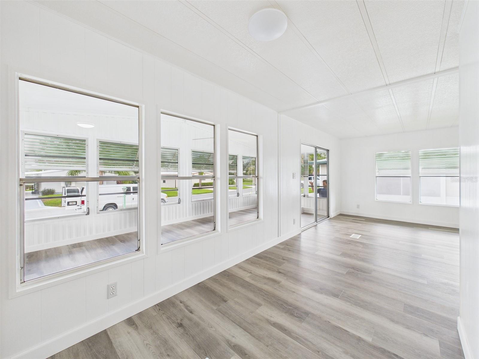Image 4 of 21 For 957 Tarrson Boulevard