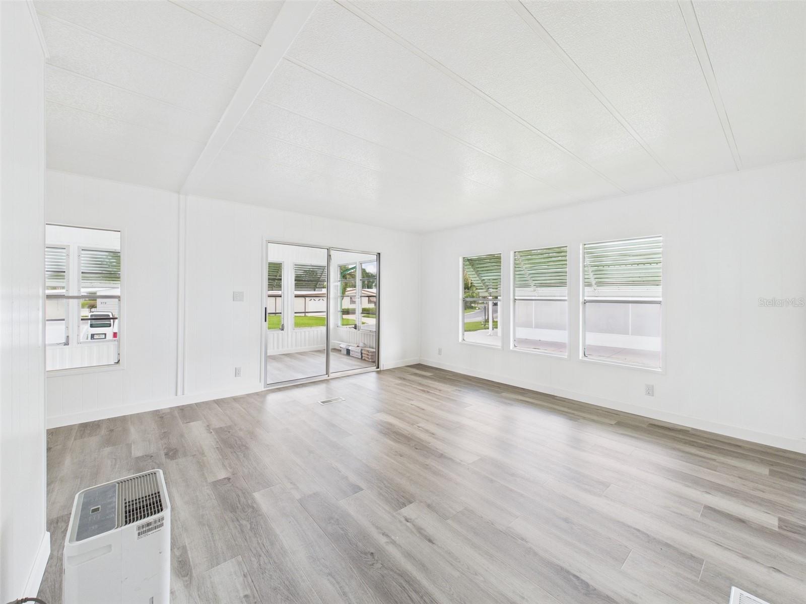 Image 7 of 21 For 957 Tarrson Boulevard