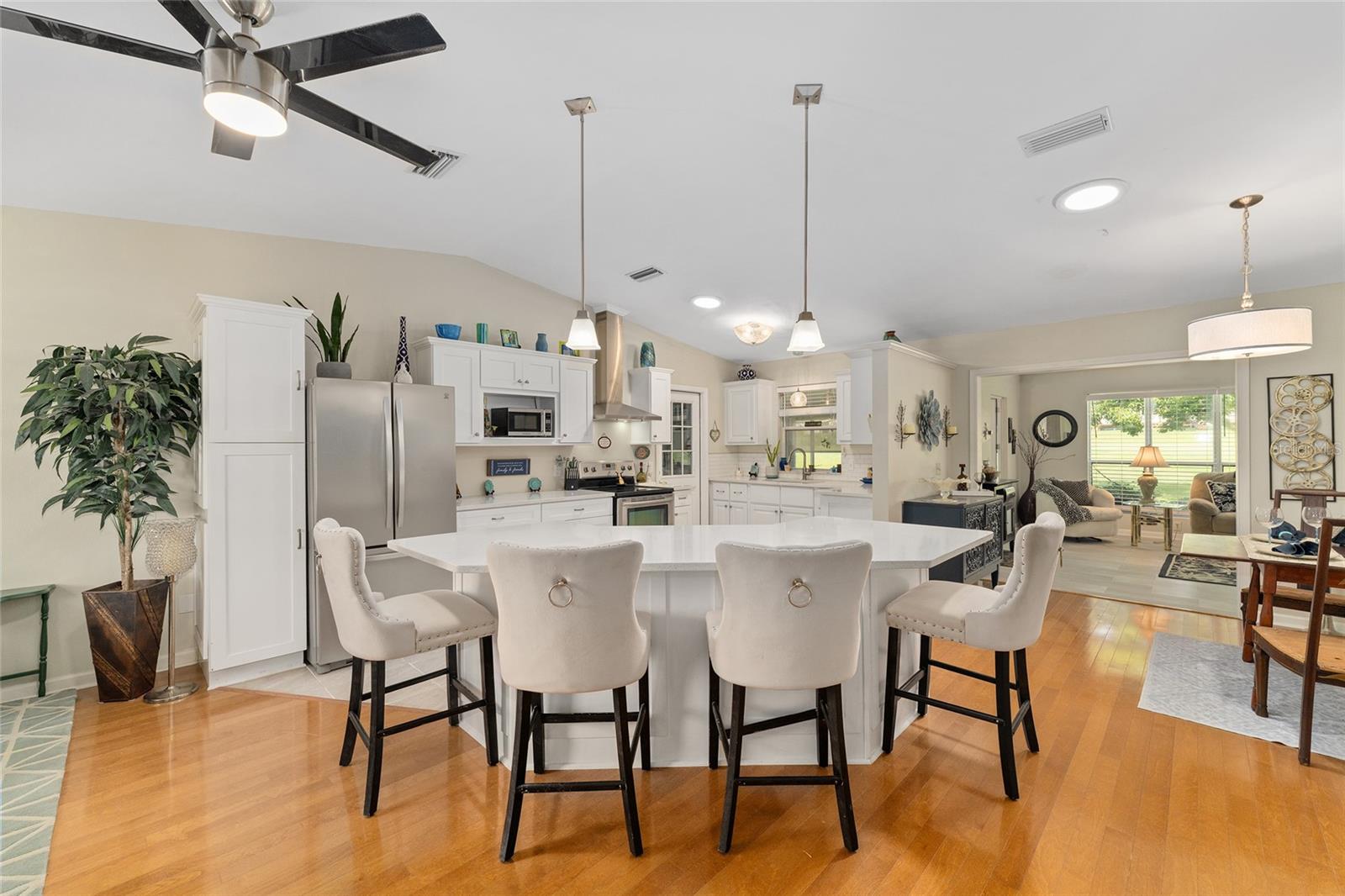Image 10 of 57 For 934 Orchid Street