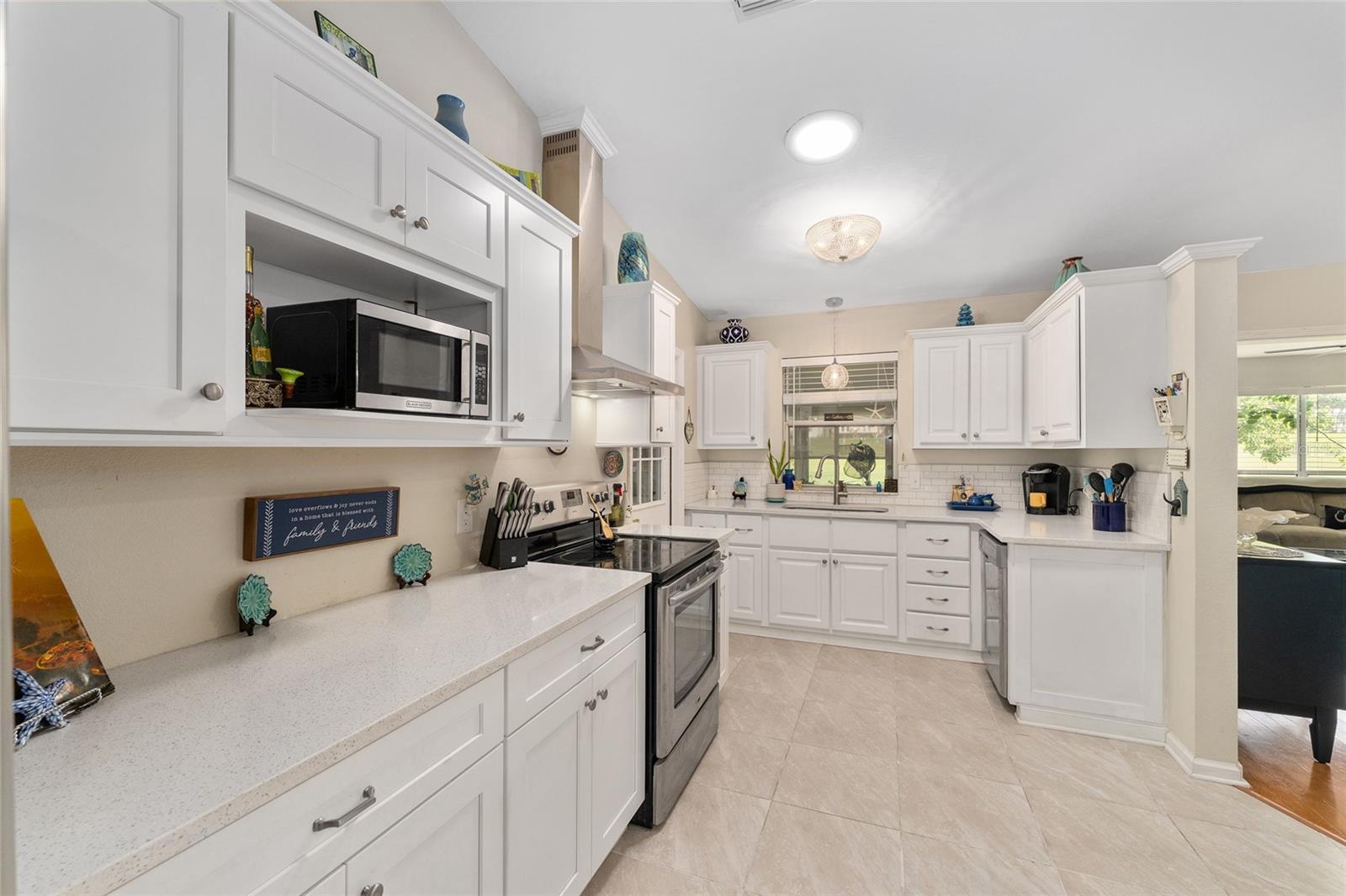 Image 13 of 57 For 934 Orchid Street
