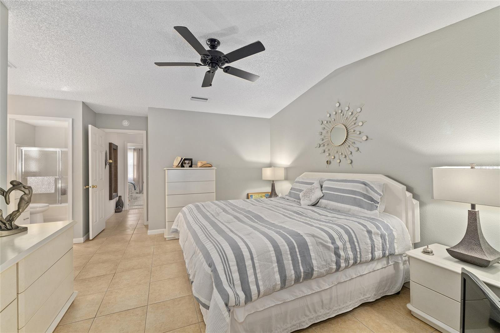 Image 31 of 57 For 934 Orchid Street