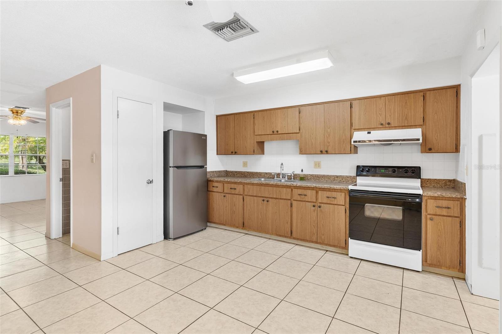 Image 8 of 31 For 445 Grandview Street 10