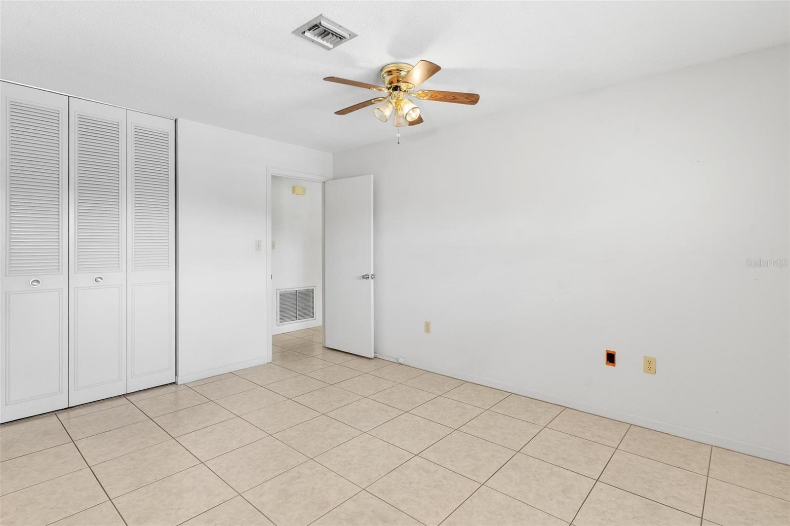 Image 9 of 31 For 445 Grandview Street 10