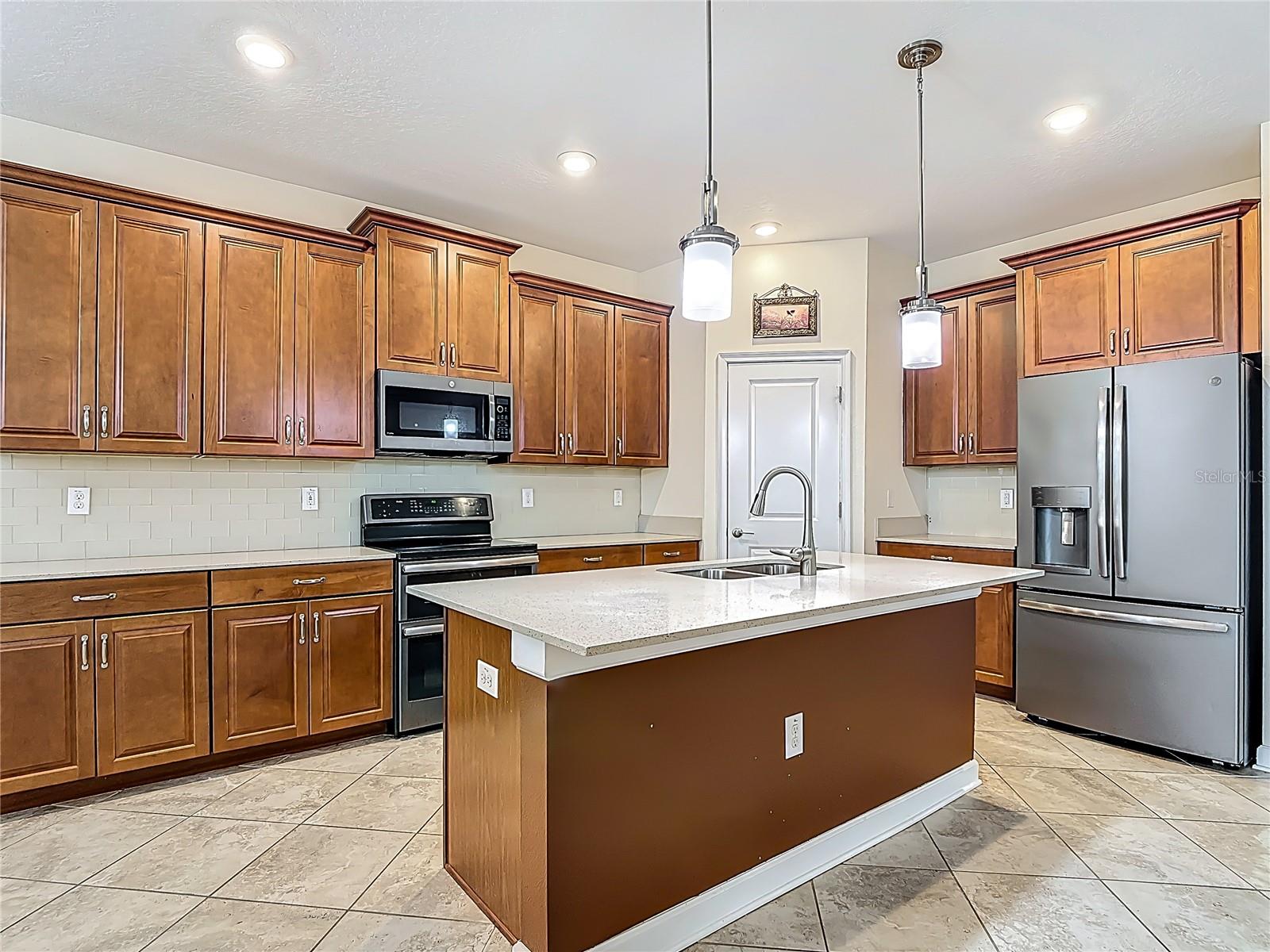 Image 13 of 66 For 2137 Lake Side Avenue