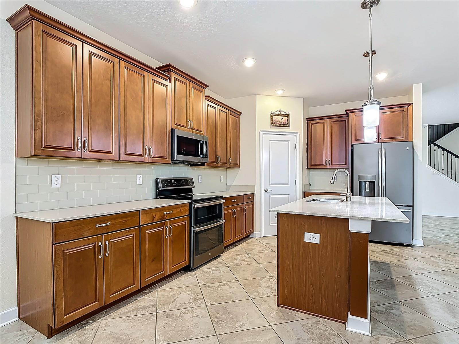 Image 16 of 66 For 2137 Lake Side Avenue