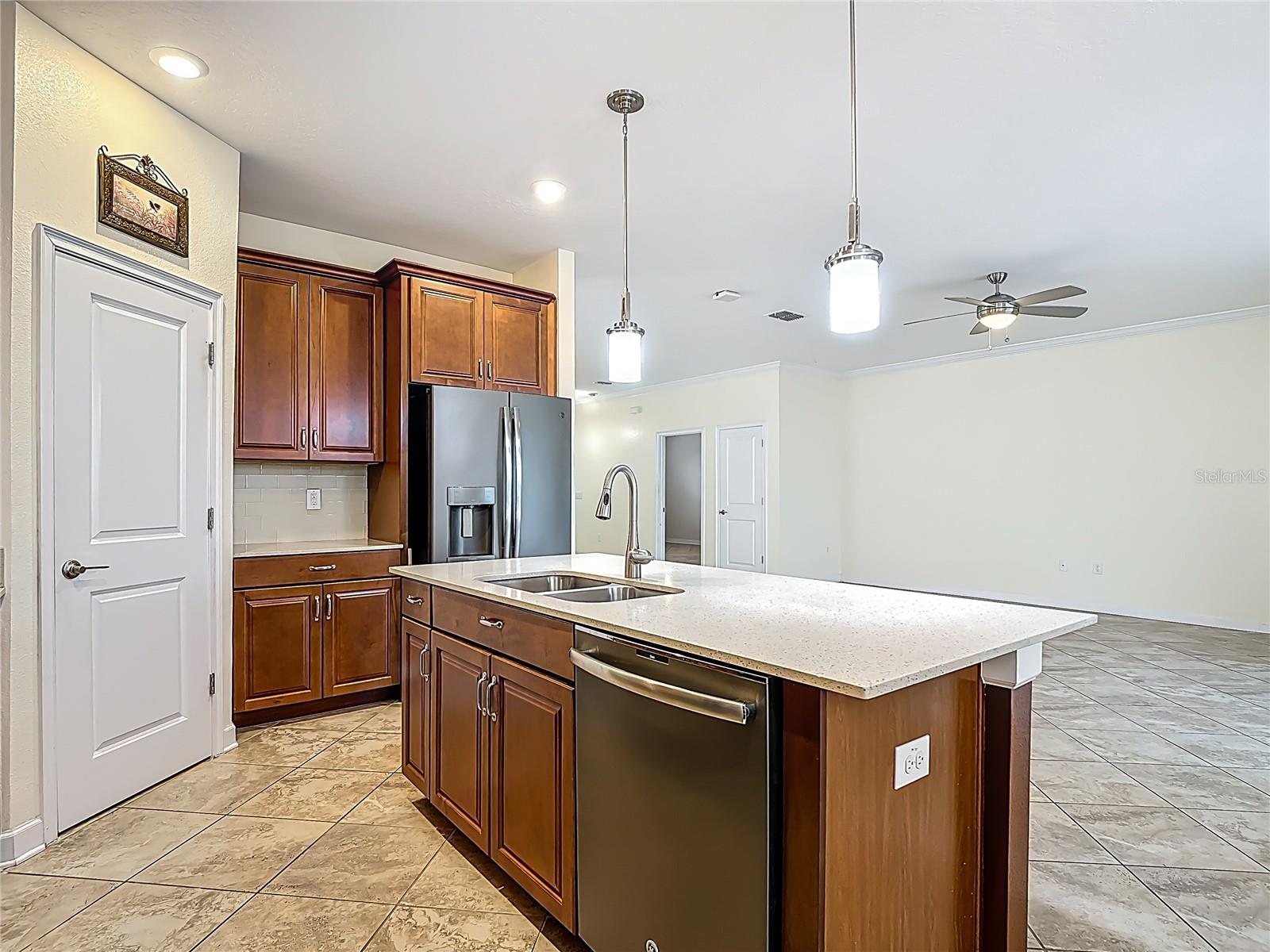 Image 18 of 66 For 2137 Lake Side Avenue