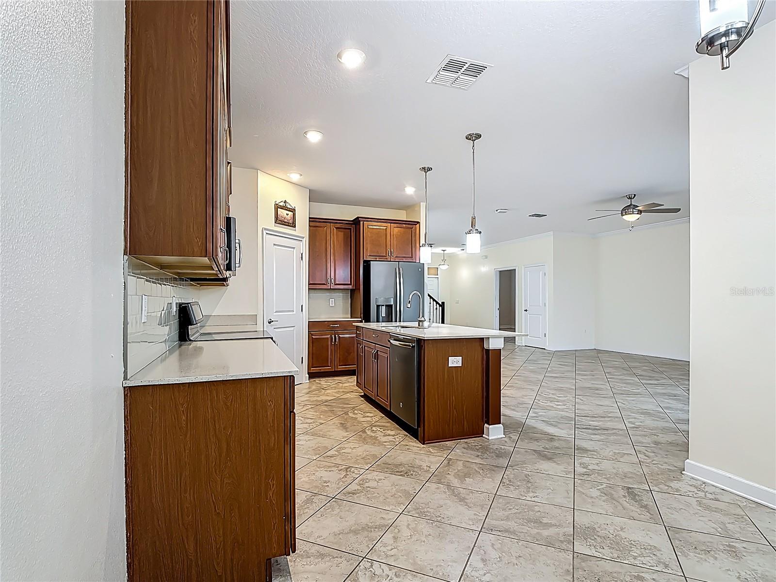 Image 19 of 66 For 2137 Lake Side Avenue