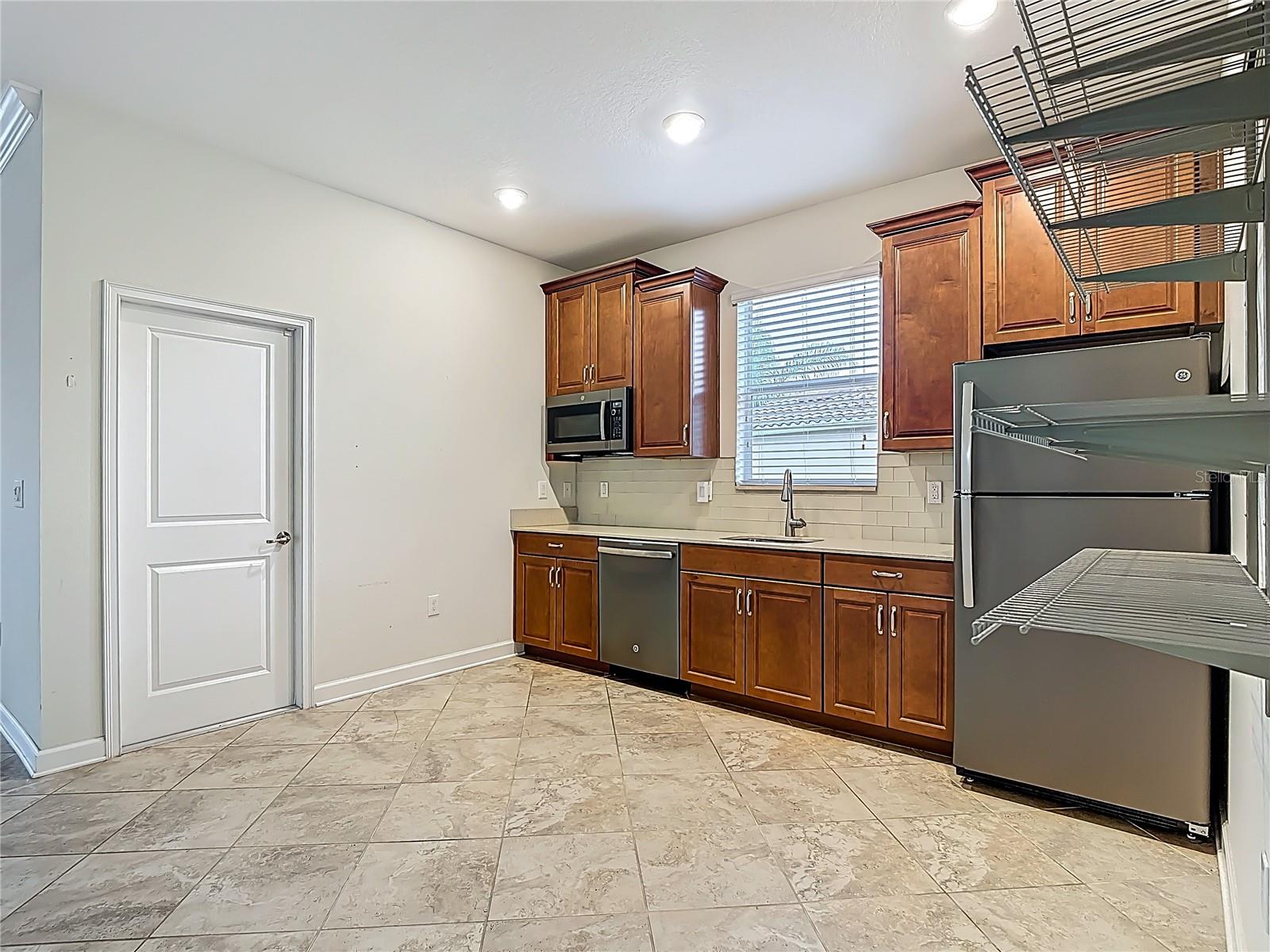 Image 32 of 66 For 2137 Lake Side Avenue