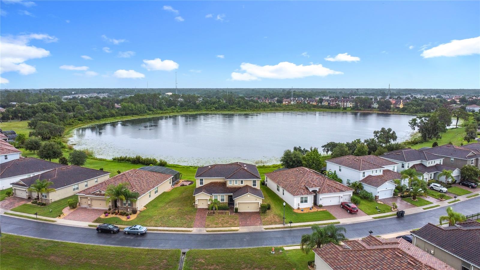 Image 4 of 66 For 2137 Lake Side Avenue