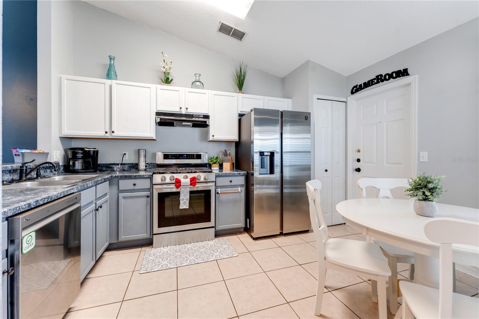 Image 12 of 38 For 7820 Laurel Oak Lane