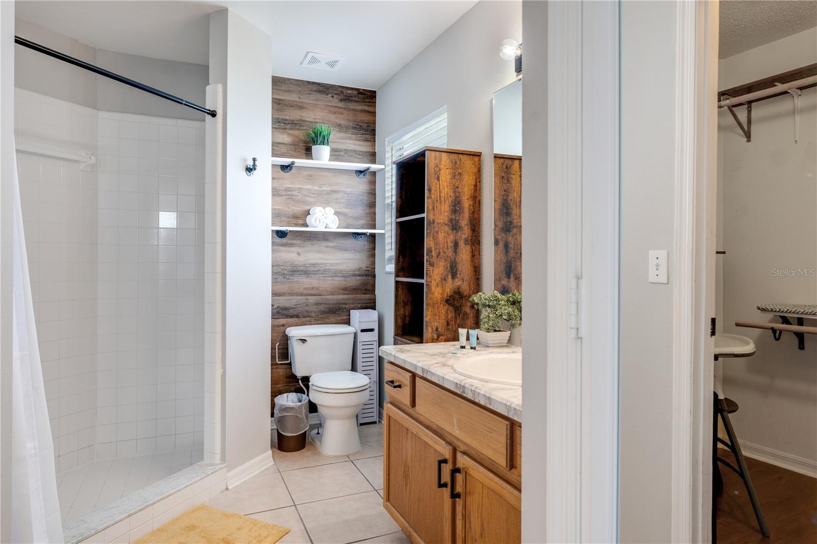 Image 22 of 38 For 7820 Laurel Oak Lane