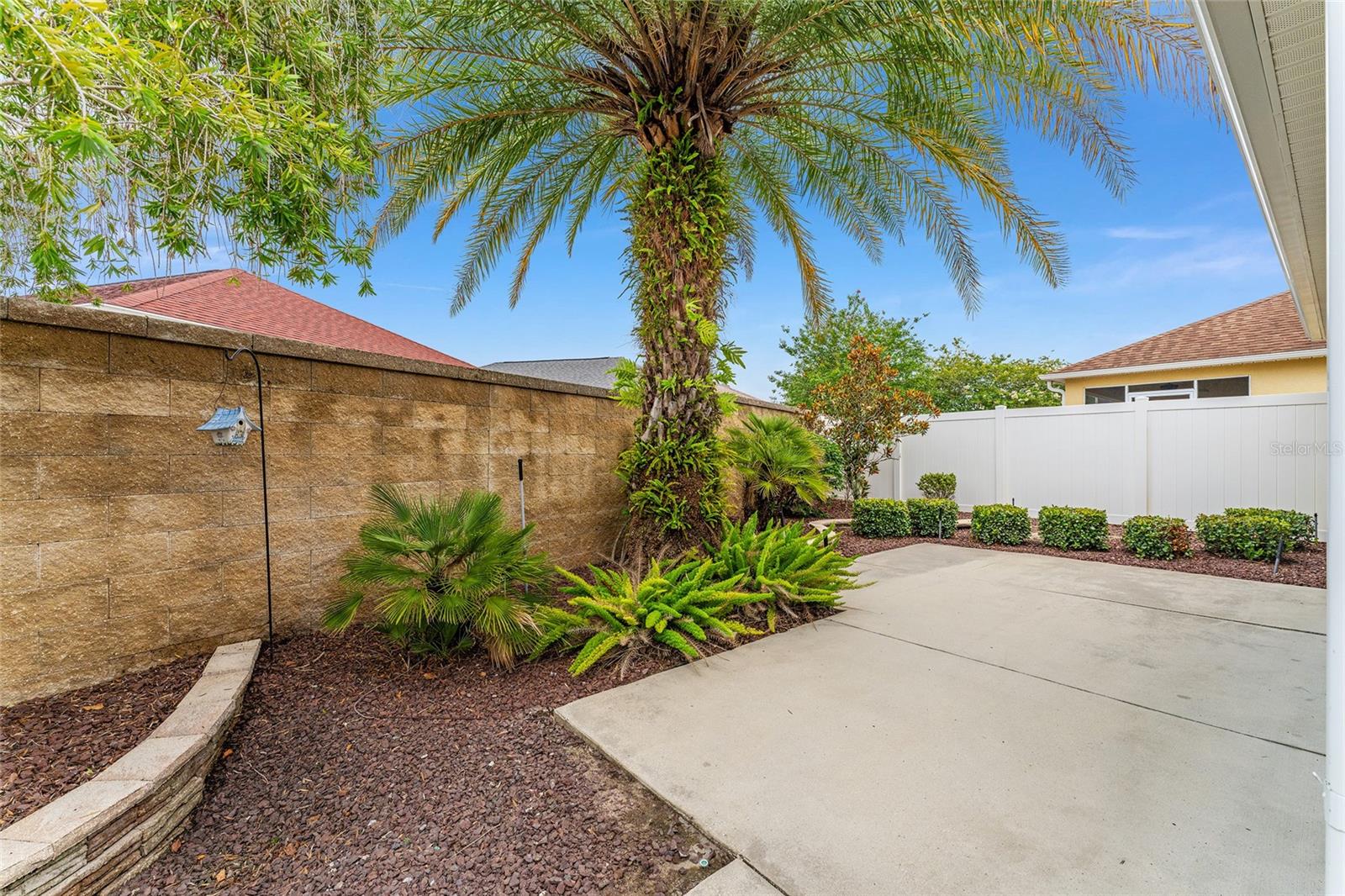 Image 27 of 39 For 2085 Ironton Place