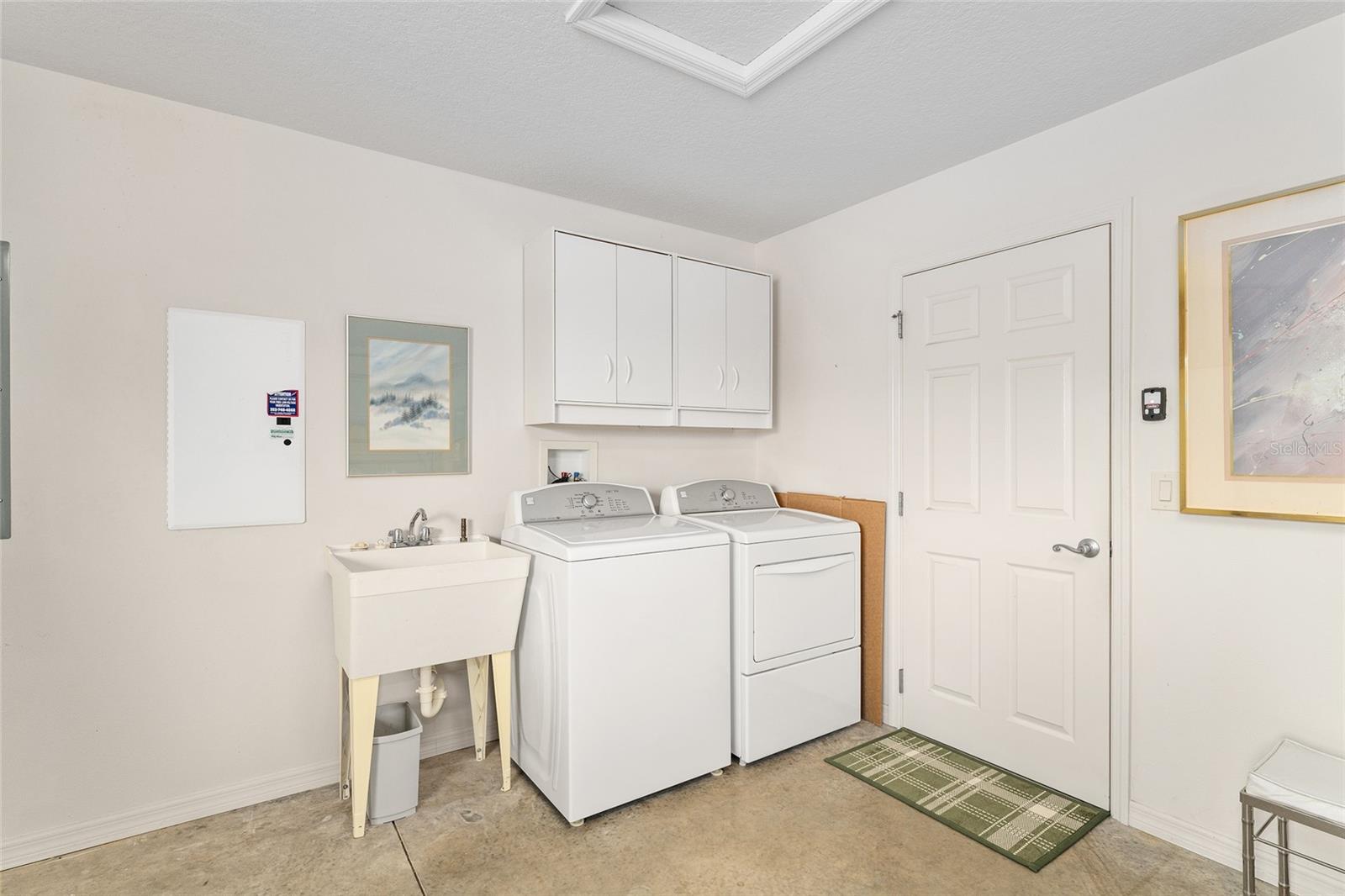Image 32 of 39 For 2085 Ironton Place