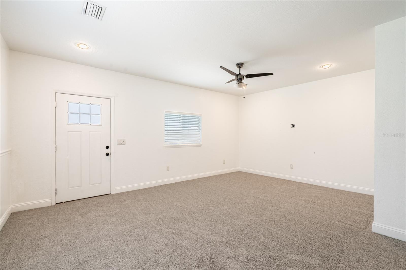 Image 16 of 33 For 15908 Lake Orienta Court
