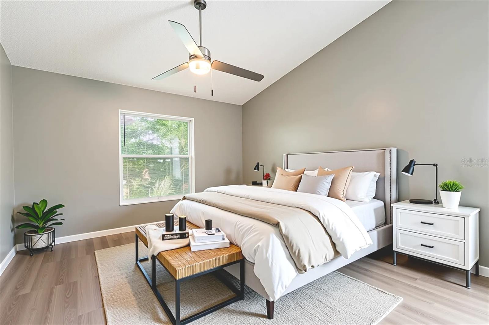 Image 18 of 33 For 15908 Lake Orienta Court
