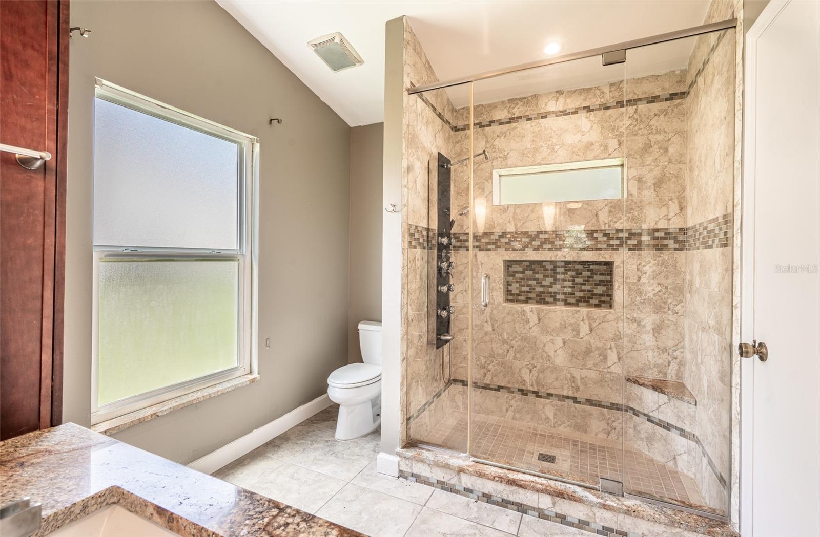 Image 21 of 33 For 15908 Lake Orienta Court