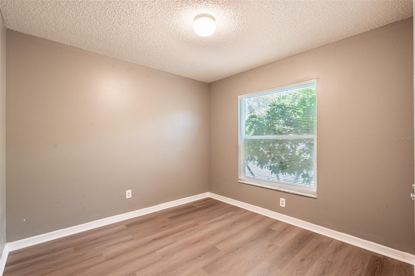 Image 23 of 33 For 15908 Lake Orienta Court