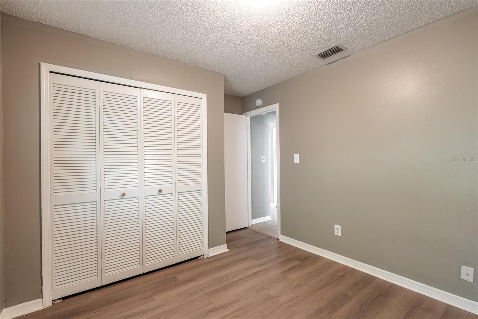 Image 24 of 33 For 15908 Lake Orienta Court