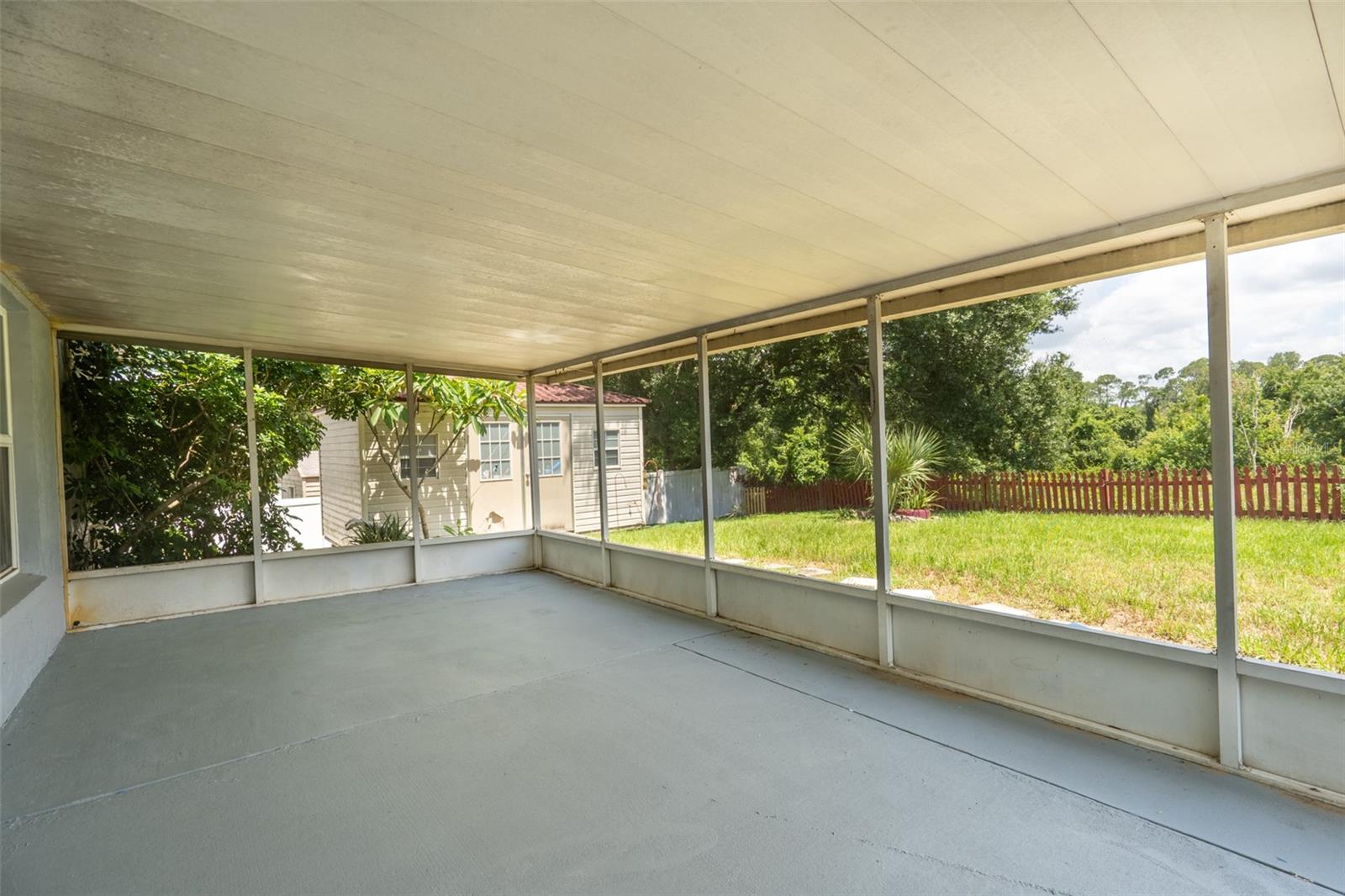 Image 28 of 33 For 15908 Lake Orienta Court