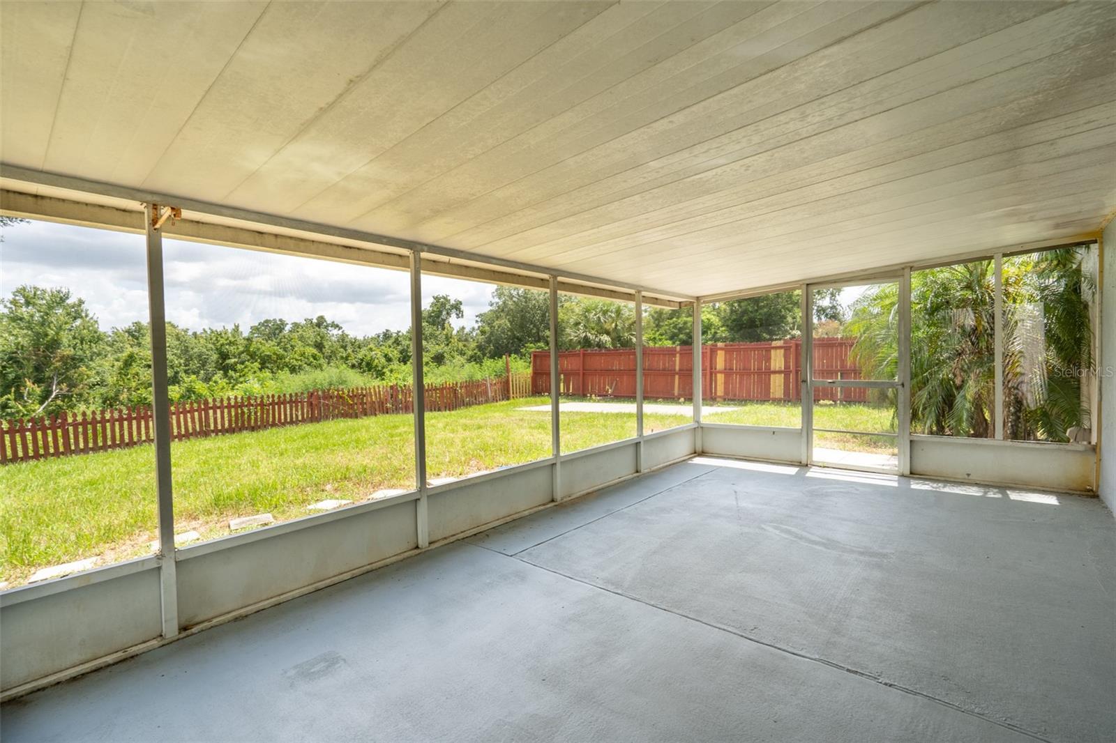 Image 29 of 33 For 15908 Lake Orienta Court