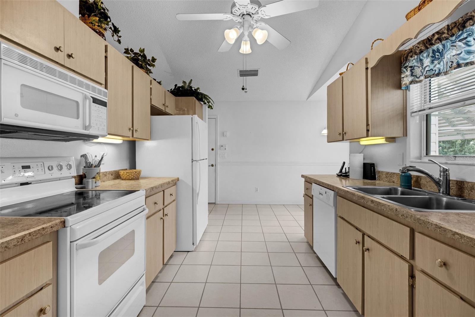 Image 10 of 33 For 6033 Wade Street