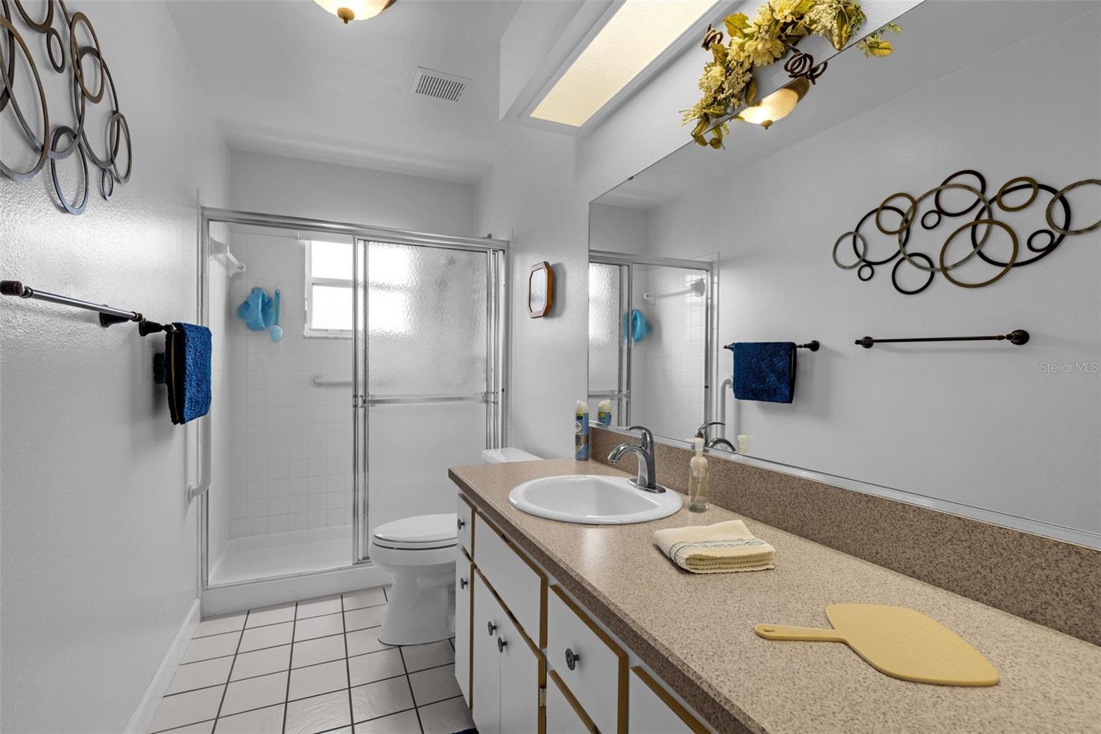Image 16 of 33 For 6033 Wade Street